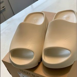 YEEZY SLIDE ADIDAS